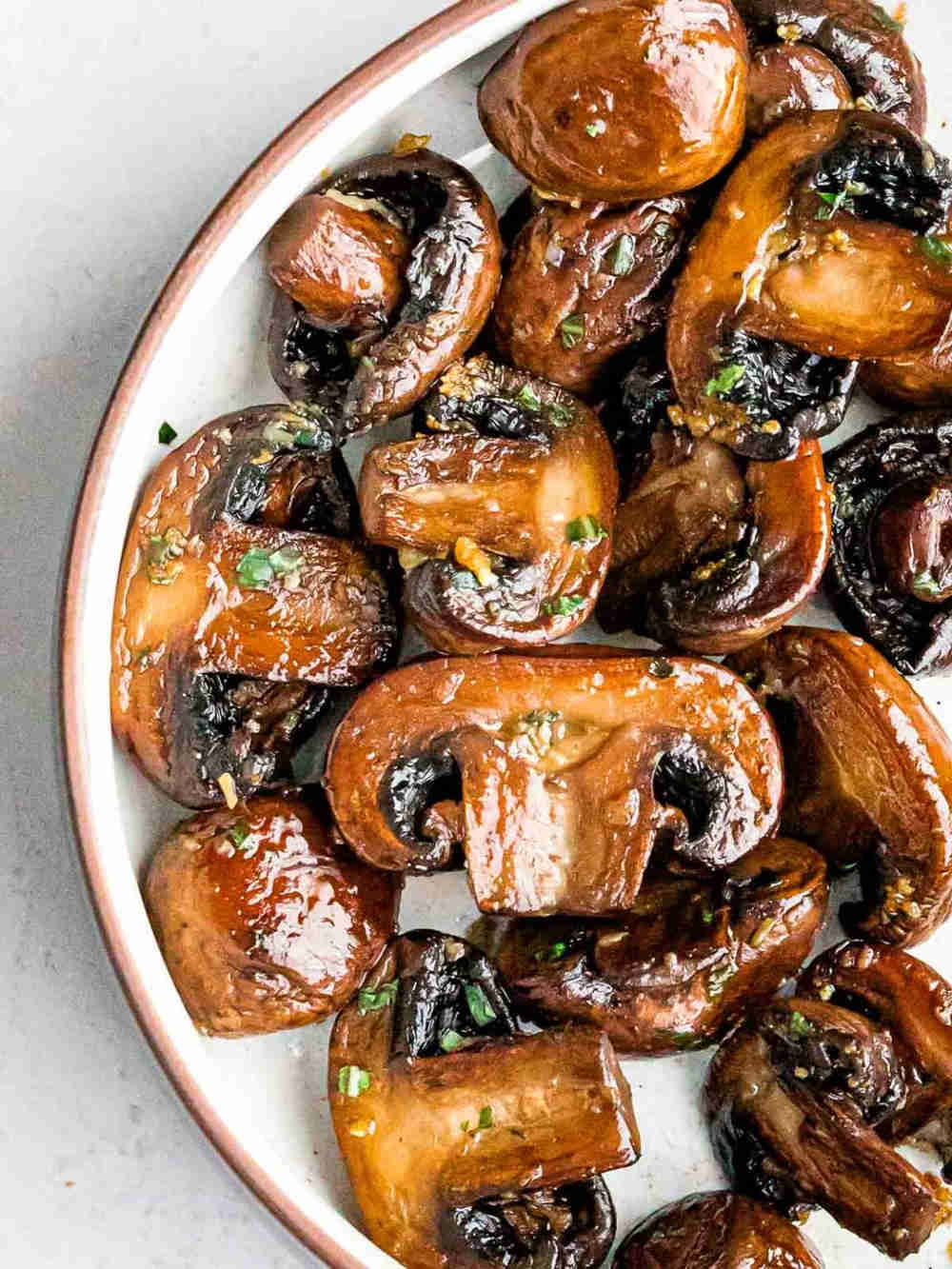 Easy Sauteed Mushrooms with Garlic Butter