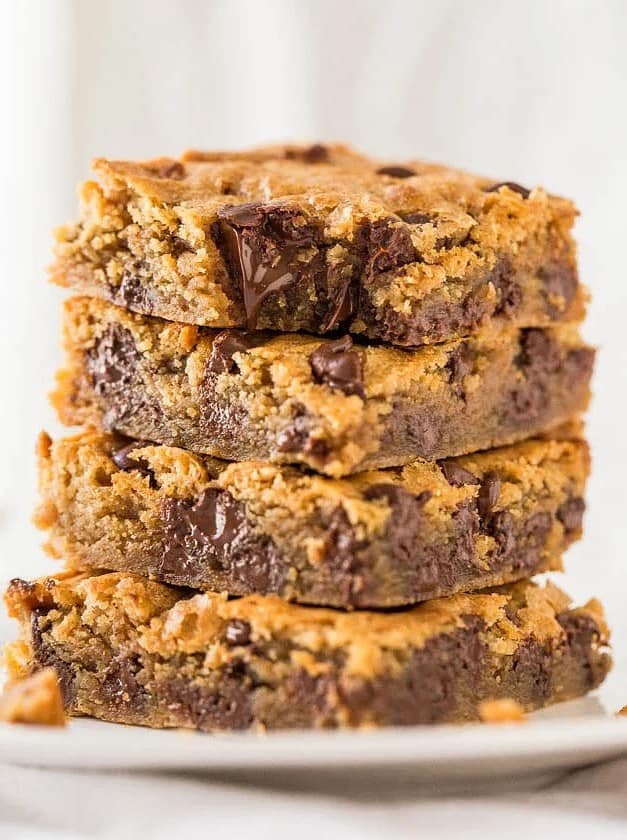 Peanut Butter Chocolate Chip Bars