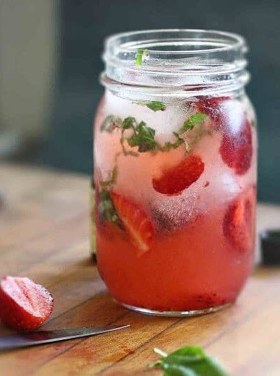 Strawberry Smash Cocktail