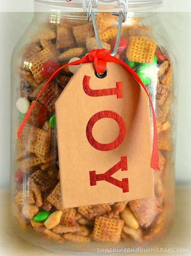 Easy Holiday Snack Mix