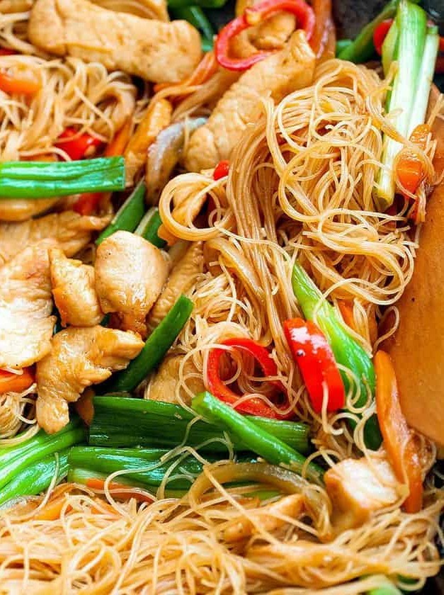 Chicken and Rice Noodles Stir Fry