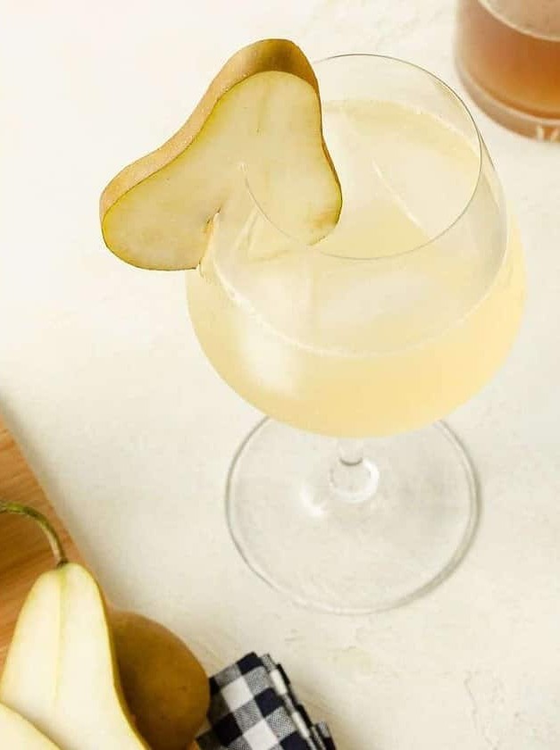 Honey Ginger Gin and Prosecco Cocktail