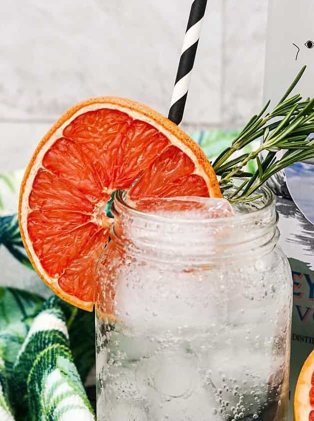 Grapefruit Seltzer Cocktail