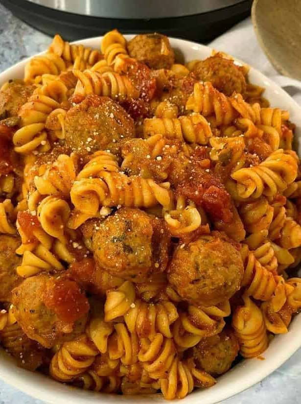 Instant Pot Rotini Pasta and Meatballs