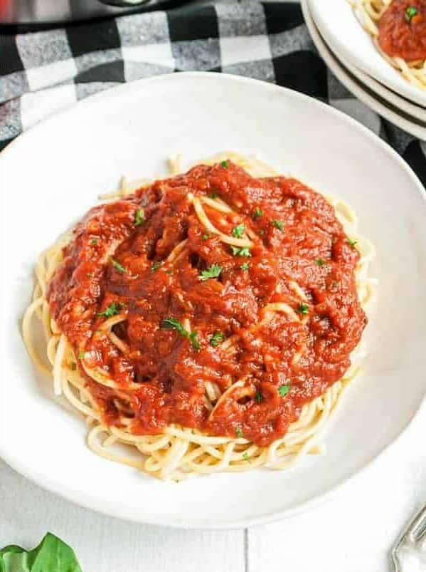 Slow Cooker Spaghetti Sauce with Garlic Knots