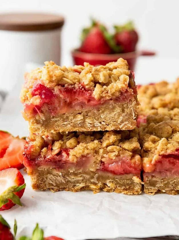 Strawberry Rhubarb Crumb Bars