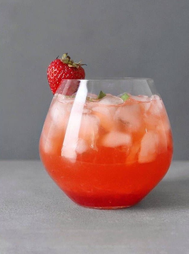 Low FODMAP Strawberry Vodka Smash