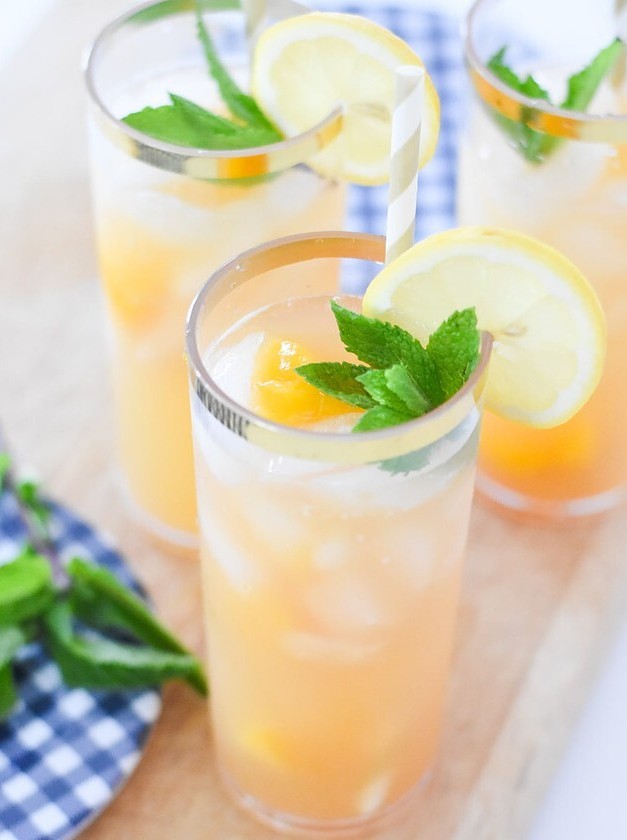 Peach Lemonade With Bourbon