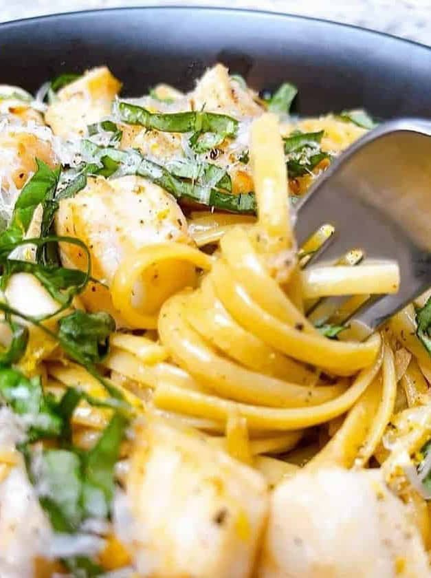 Bay Scallops with Pasta and Lemon Garlic Sauce