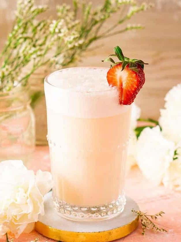 Strawberry-Rhubarb Gin Fizz