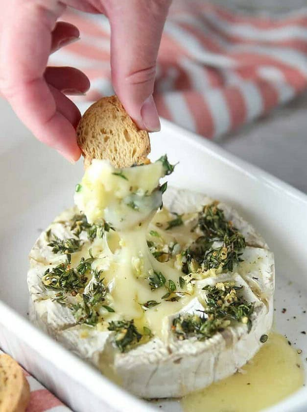 Baked Brie with Garlic and Thyme