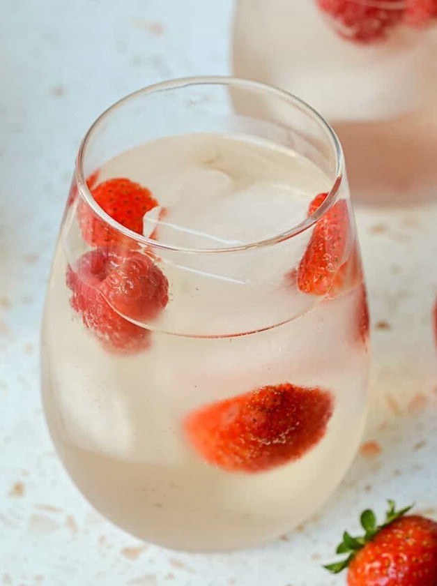 Rose Sangria With Berries