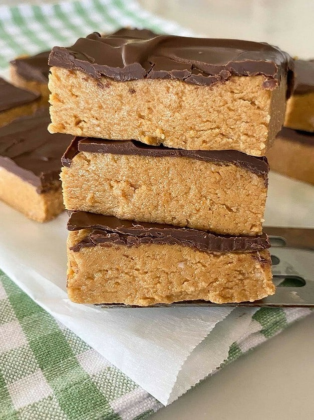 Easy No Bake Chocolate Peanut Butter Bars