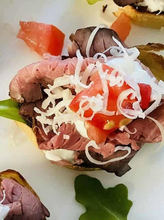 Roast Beef Crostini with Horseradish Cream