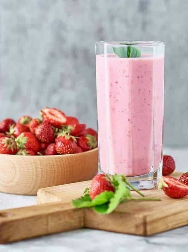 Healthy Lower Sugar Strawberry Smoothie