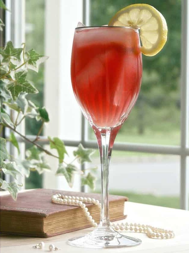 Cranberry Strawberry Lemonade Cocktail