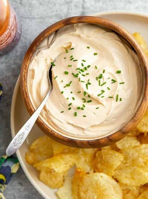 Spicy Sriracha Cream Cheese Dip