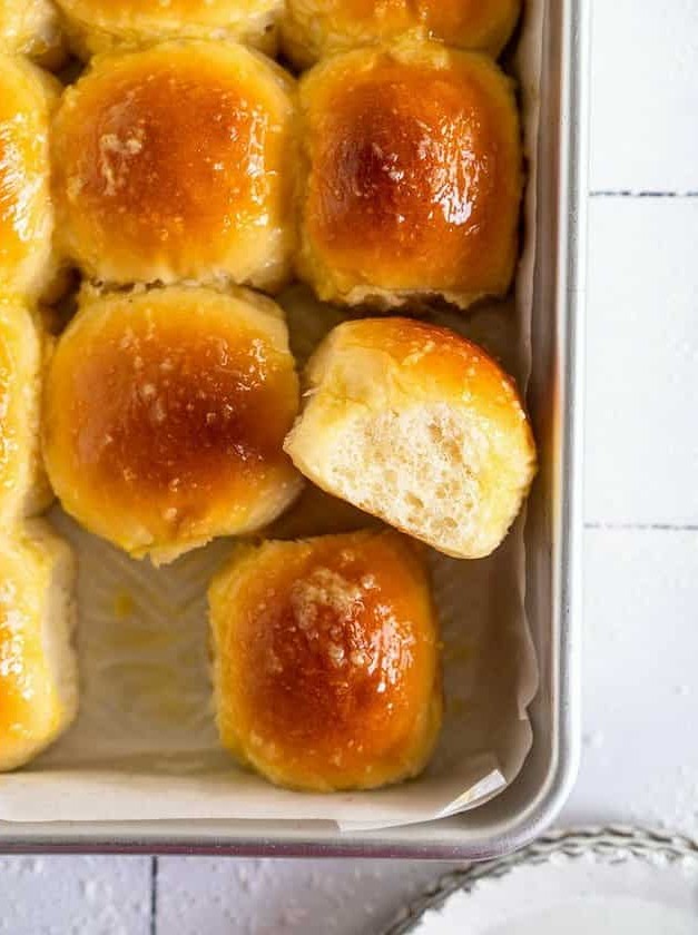 Garlic Butter Dinner Rolls