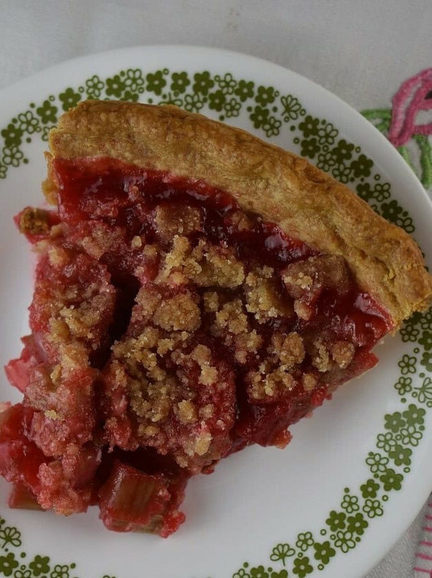 Rhubarb Pie with Strawberry Jello