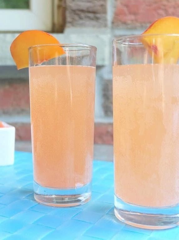 Summer Peach Moscato Cocktail