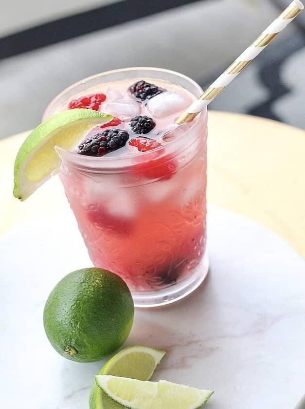 Low-Calorie BerryLime Spritzer