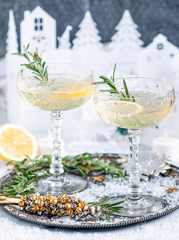 Sparkling Elderflower Gin Cocktail