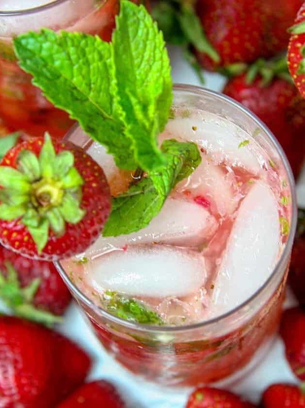 Skinny Summer Strawberry Mojito