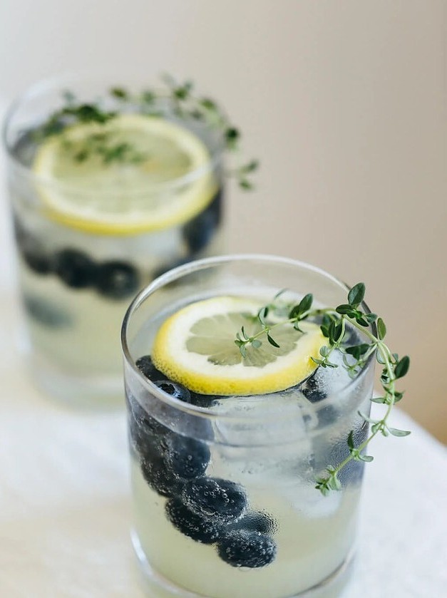 Limoncello Prosecco With Blueberries and Thyme