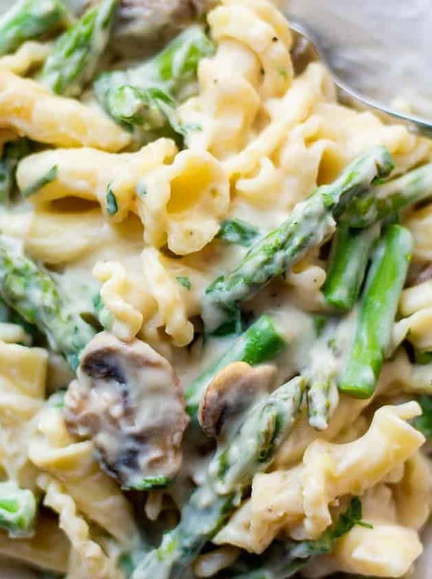 Vegan Creamy Mushroom and Asparagus Gigli Pasta