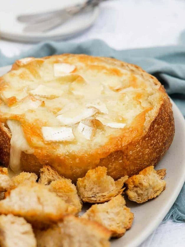 Baked Brie in a Bread Bowl with Garlic