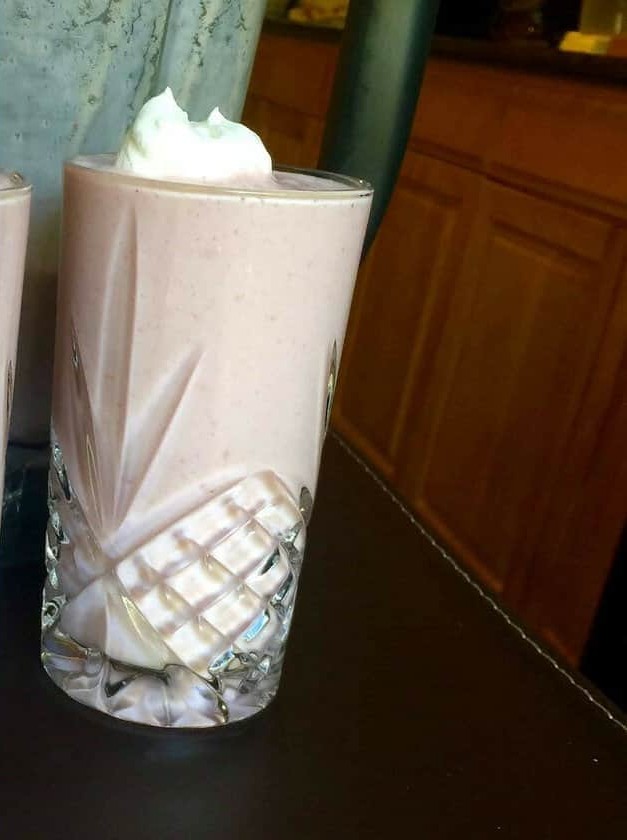 Skinny Strawberry Cheesecake Smoothie