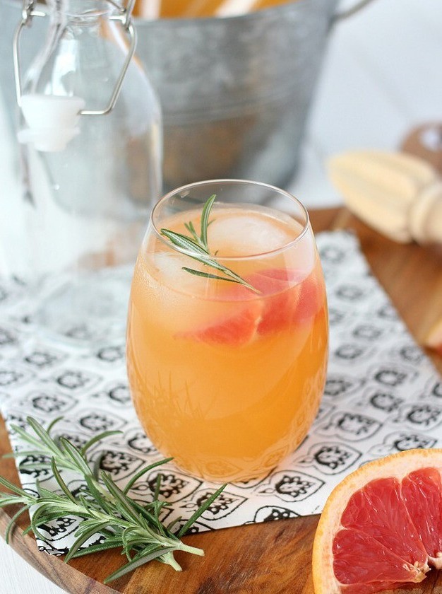 Rosemary-Infused Fresh Grapefruit Spritzer