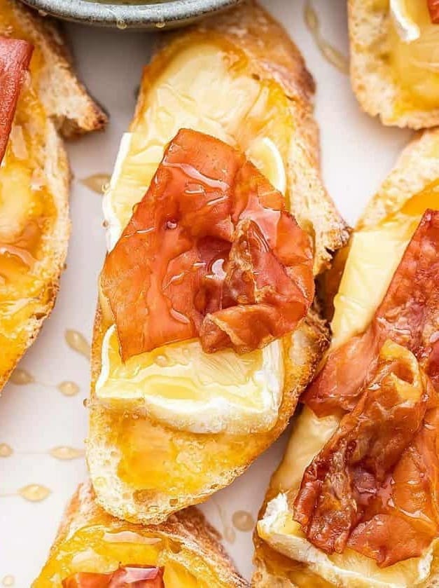 Brie Crostini with Prosciutto