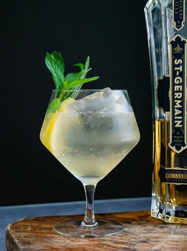 Elderflower Cocktail With Lemon