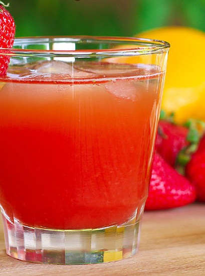 Amaretto Summer Citrus Berry Splash Cocktail