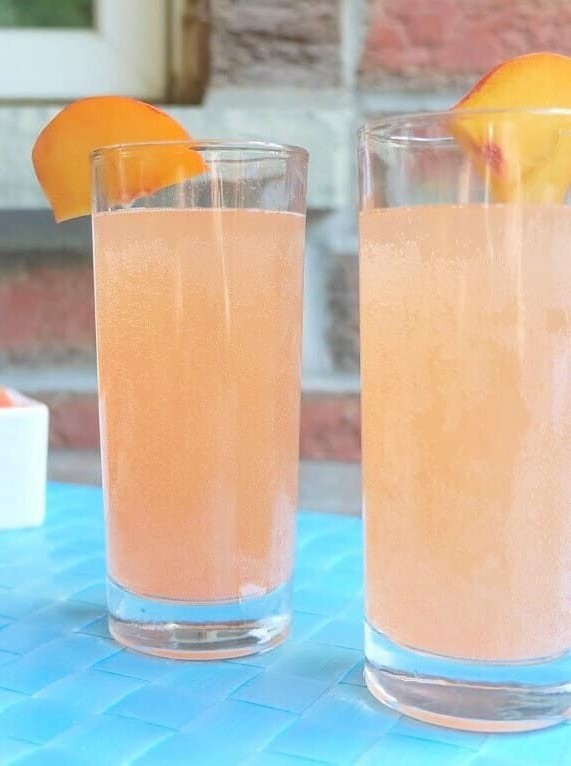 Summer Peach Moscato Cocktail