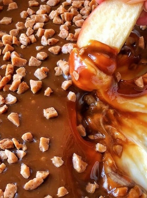 Easy No-Bake Caramel Cheesecake Apple Dip