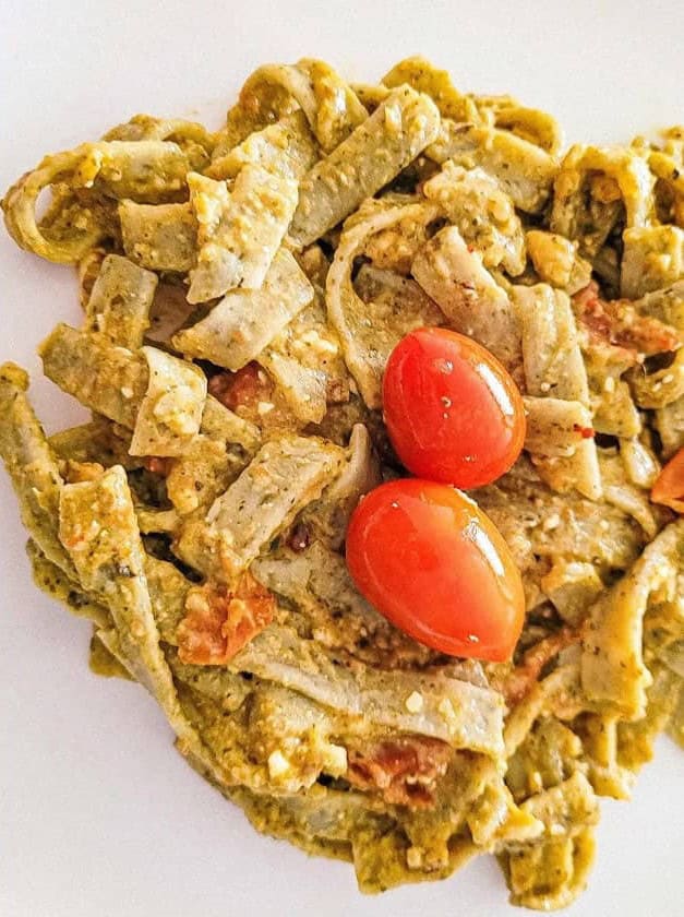 Pasta with Cherry Tomatoes and Pesto