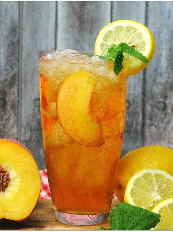 Spiked Peach Arnold Palmer Cocktail