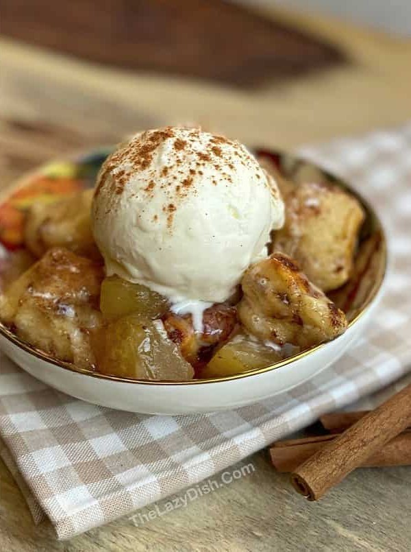 Cinnamon Roll Apple Cobbler